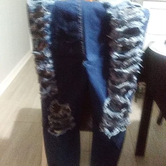 SHEIN 2X SUPER RIPPED STRETCHY JEANS- WITH MATCHING 2X DISTRESSED JEAN JACKET - Picture 4 of 8
